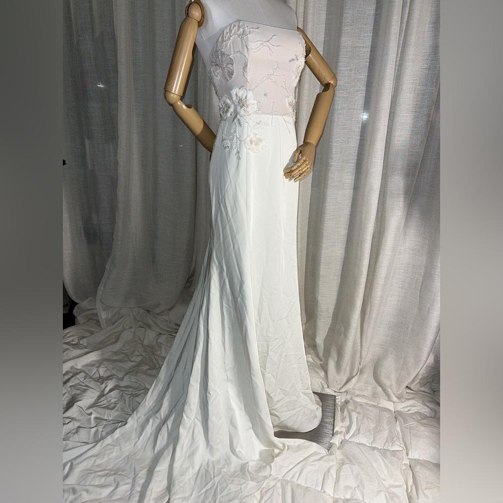 Chic Ivory Floral Wedding Gown